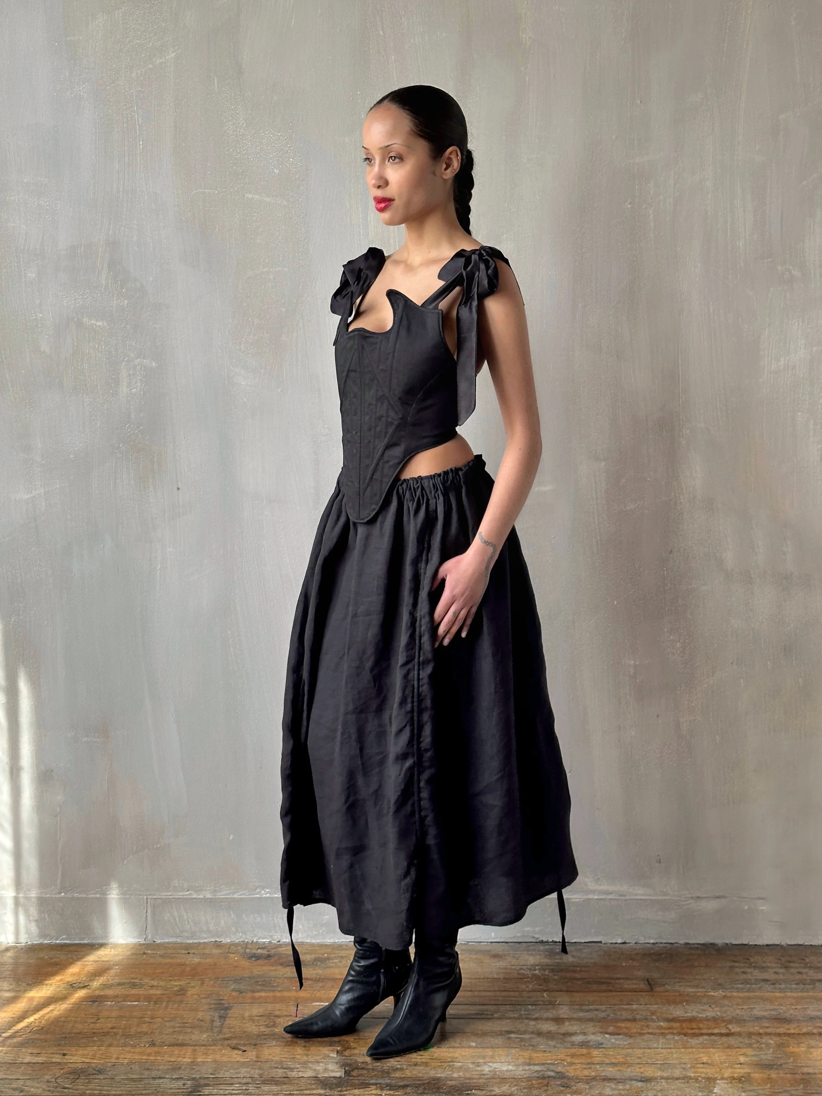 Black Four-Way Drawstring Skirt in Linen (Pre-Order) - Image 5
